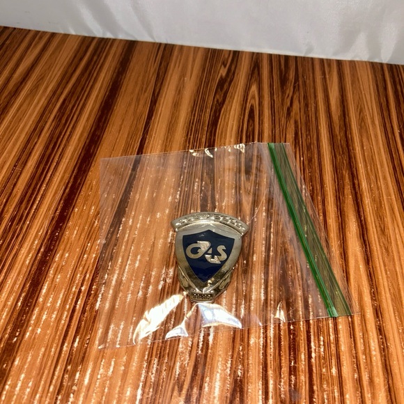 Vtg G4S Badge Obsolete Service Official Pin Crest Shield Metal employee ID 88482 - Picture 10 of 10